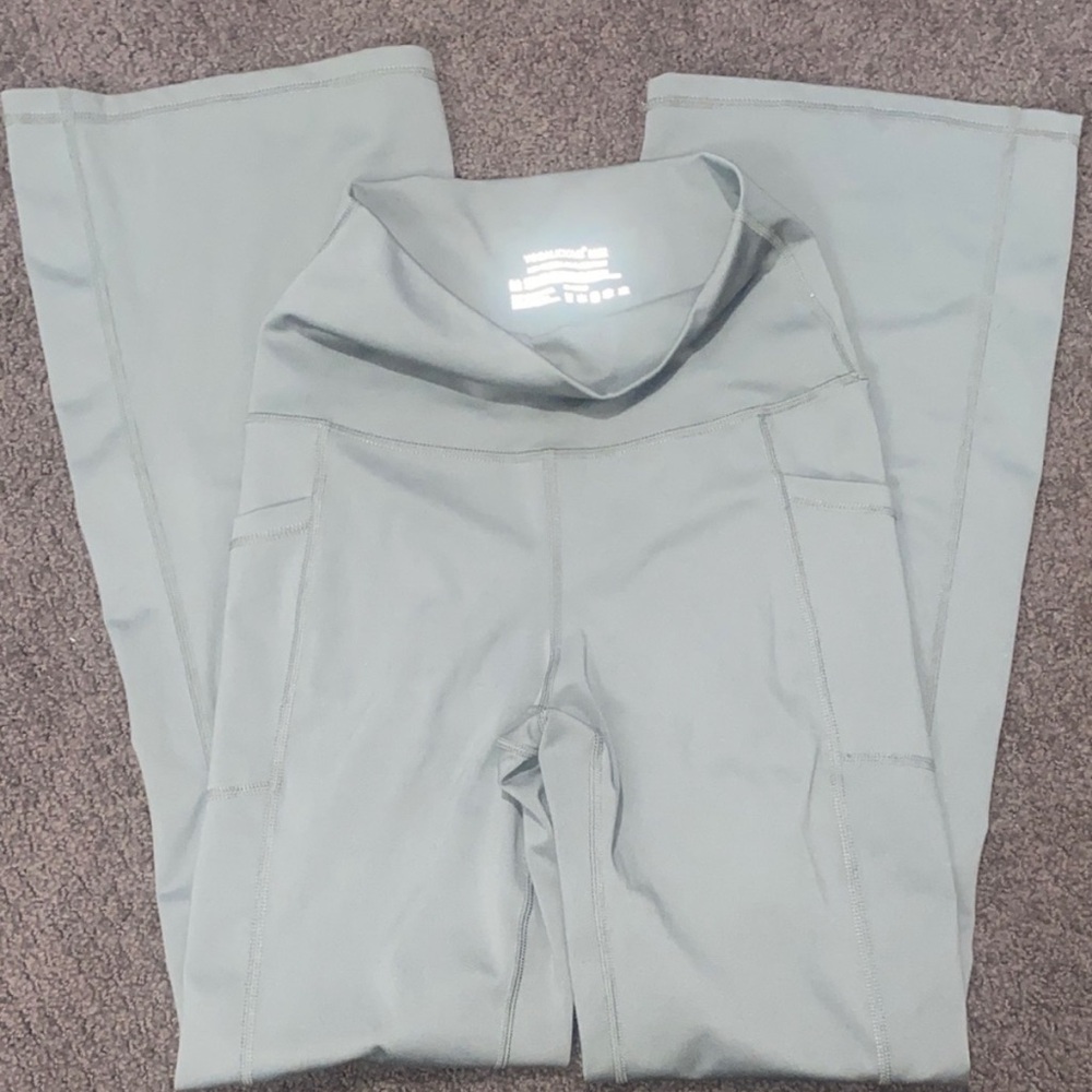 Yogalicious LUX Tribeca 7/8 Flare Pants – Size M